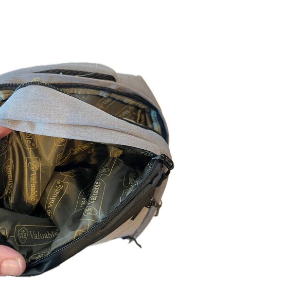 Valuable Brand Gray Black Padded 21L School Backpack - Picture 3 of 4